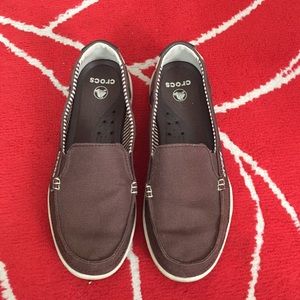 Crocs Walu brown canvas loafers